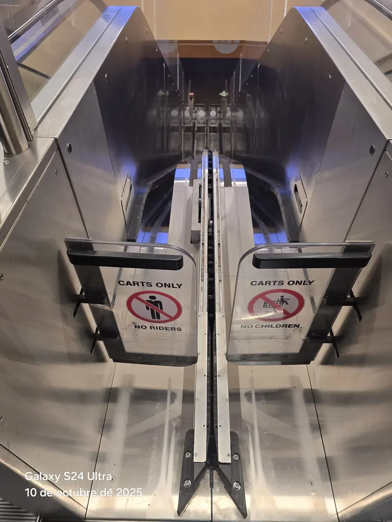 Cart travelator cleaned overnight in a multi-level store